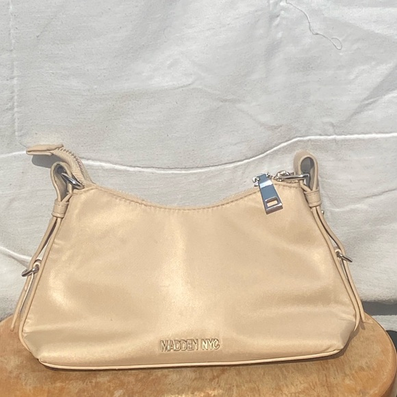 Small Madden NYC oatmilk bag with a silver zipper and charms - Picture 4 of 6